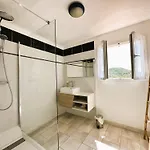 Villa Corail Privée Et Climatisée Pour 10 Personnes Avec Piscine Et Superbe Vue Et Collines à La Londe-les-Maures