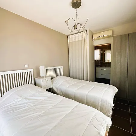 Villa Corail Privée Et Climatisée Pour 10 Personnes Avec Piscine Et Superbe Vue Et Collines à La Londe-les-Maures