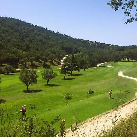 Corail Privée Et Climatisée Pour 10 Personnes Avec Piscine Et Superbe Vue Et Collines à La Londe-les-Maures