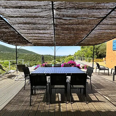 Corail Privée Et Climatisée Pour 10 Personnes Avec Piscine Et Superbe Vue Et Collines à Villa *