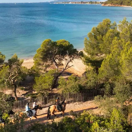 Corail Privée Et Climatisée Pour 10 Personnes Avec Piscine Et Superbe Vue Et Collines à Villa