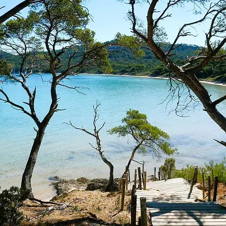 Villa Corail Privée Et Climatisée Pour 10 Personnes Avec Piscine Et Superbe Vue Et Collines à La Londe-les-Maures