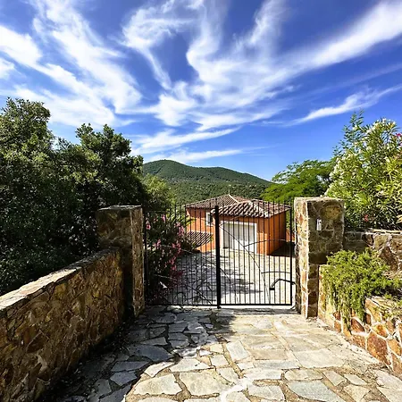 Villa Corail Privée Et Climatisée Pour 10 Personnes Avec Piscine Et Superbe Vue Et Collines à La Londe-les-Maures
